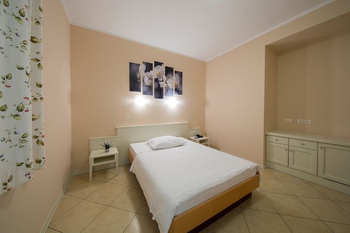 Room 5 of 30