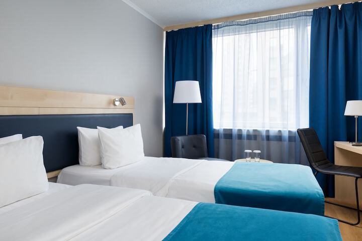 Room 18 of 145