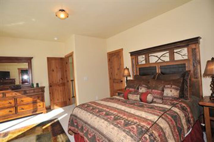 Room 42 of 106