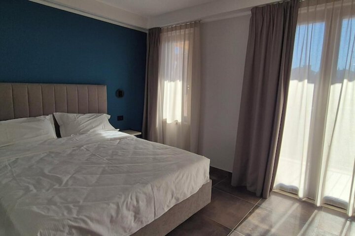 Room 2 of 13