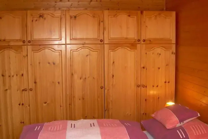 Room 9 of 10