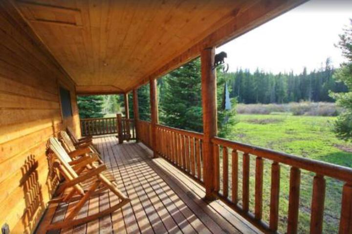 Red Cedar Cabin in West Yellowstone, MT