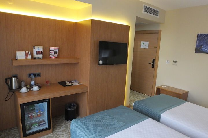 Room 7 of 62