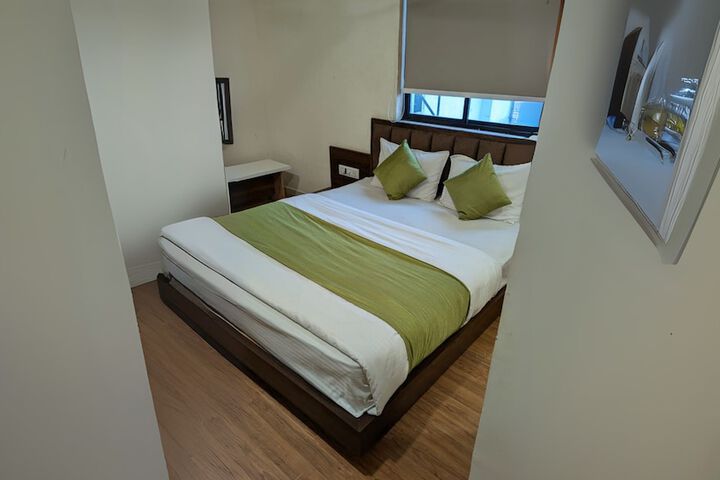 Room 2 of 7