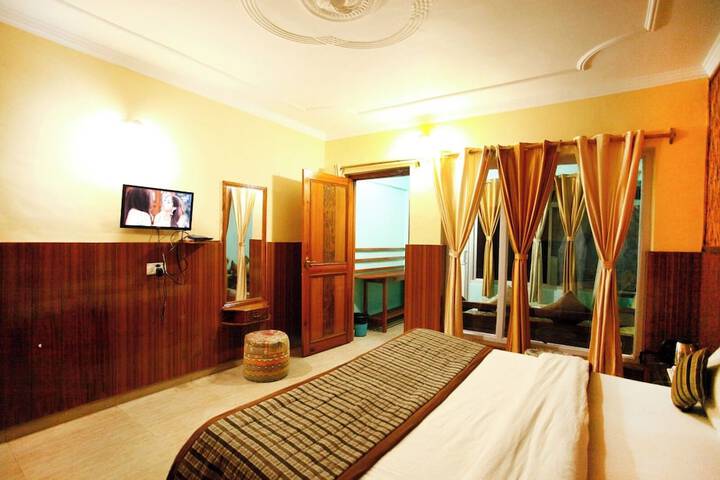 Room 4 of 10