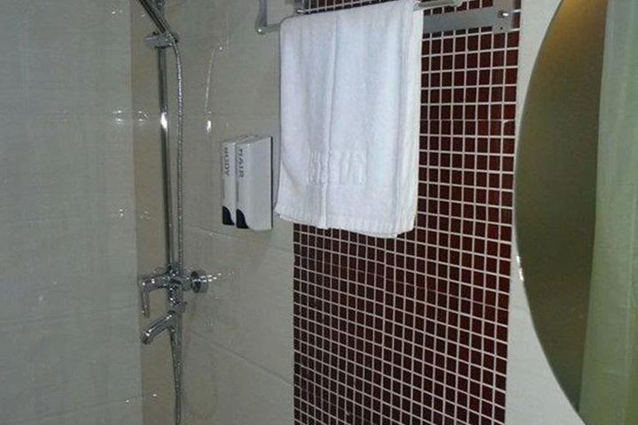 Room 8 of 11