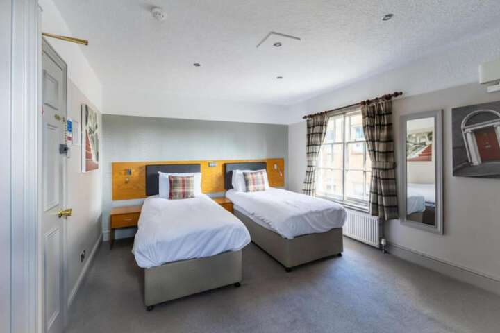 Room 15 of 23