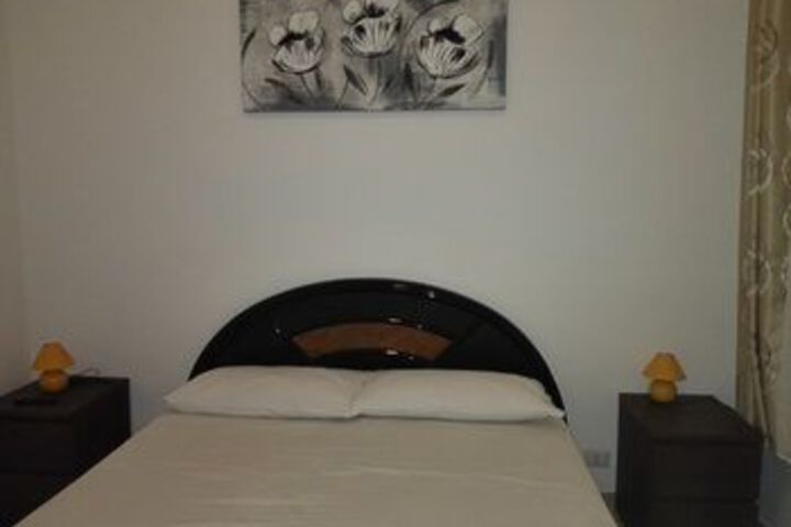 Room 8 of 12