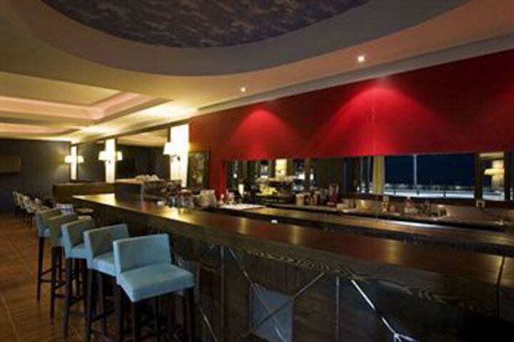 Lounge 18 of 49