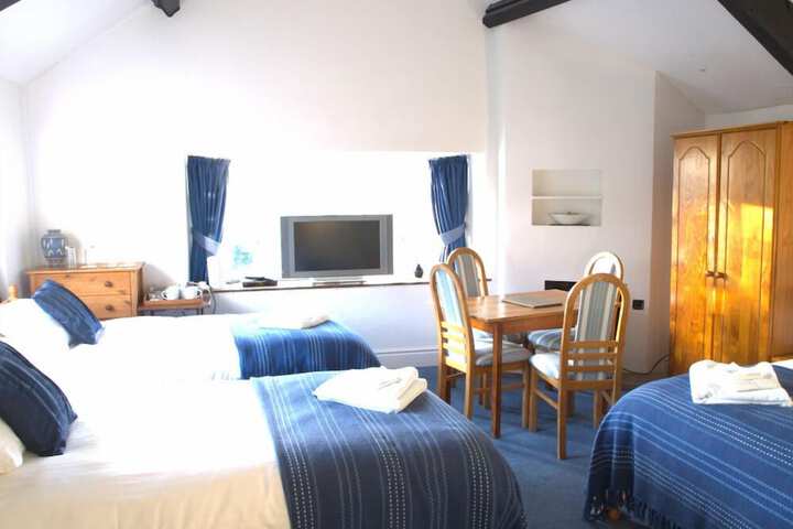 Room 5 of 8
