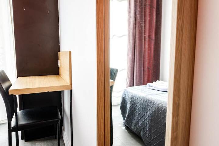 Room 4 of 30