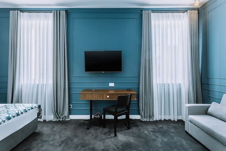 Room 32 of 98