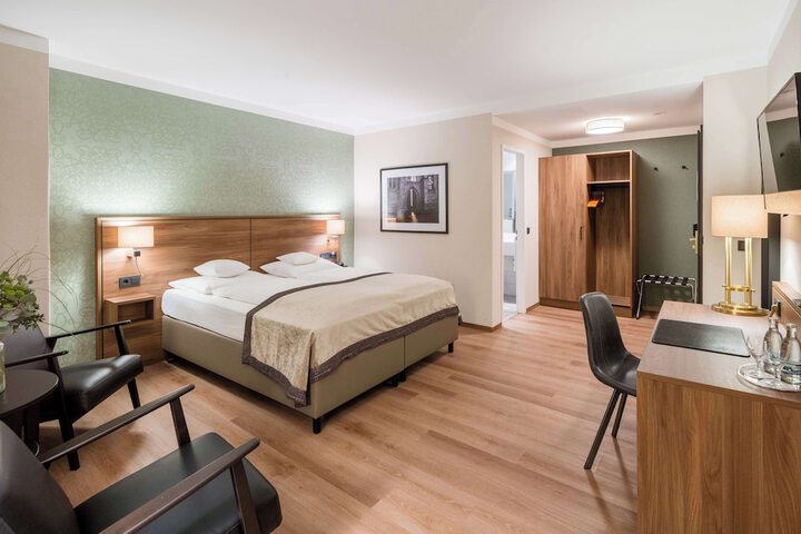 Room 7 of 42