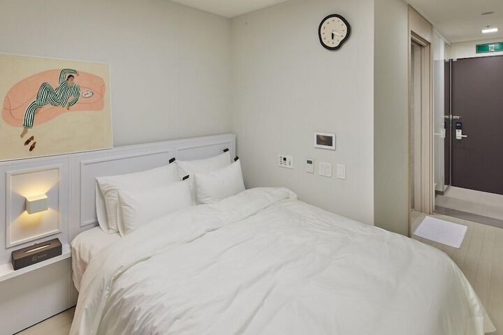 Room 17 of 90