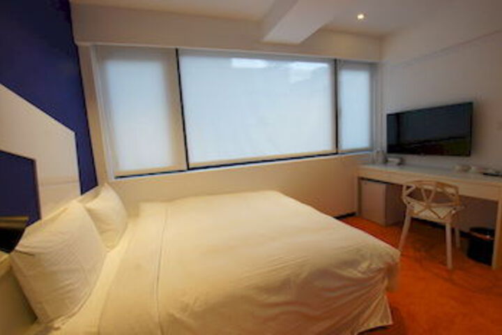 Room 32 of 65