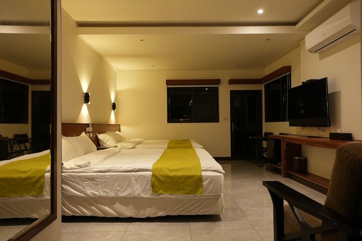 Room 13 of 37