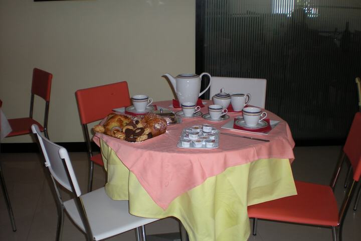 Breakfast/Coffee Service 25 of 27