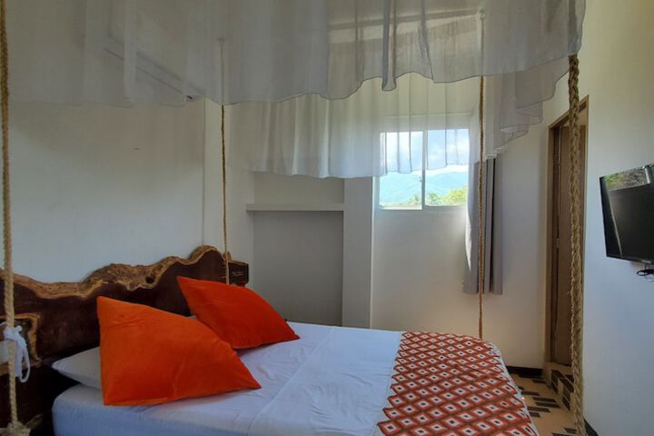 Room 16 of 102