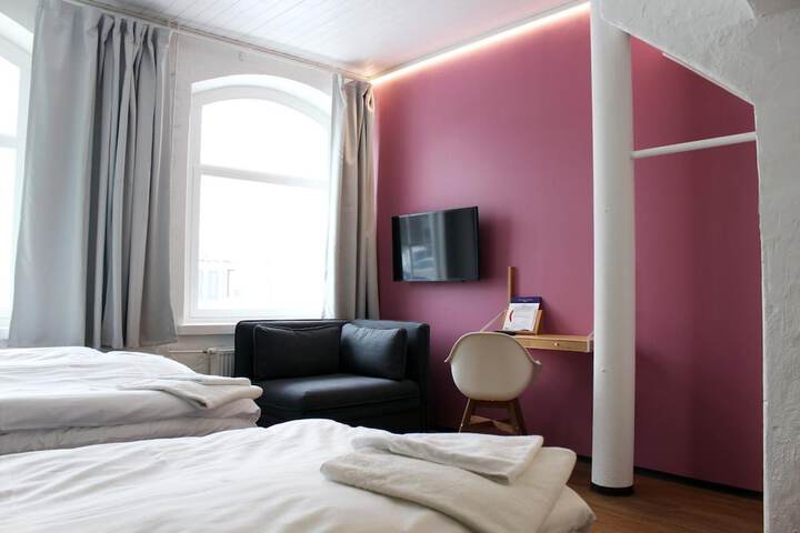 Room 9 of 42