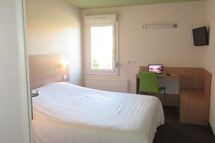 Room 8 of 48