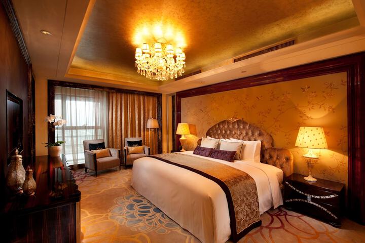 Room 27 of 103