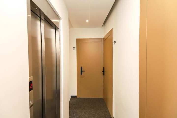 Room 37 of 59