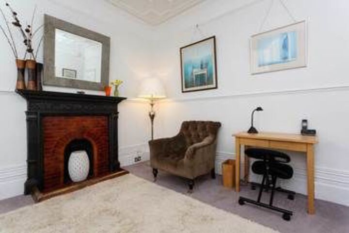 Room 9 of 11