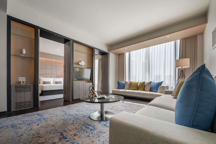 Room 6 of 206