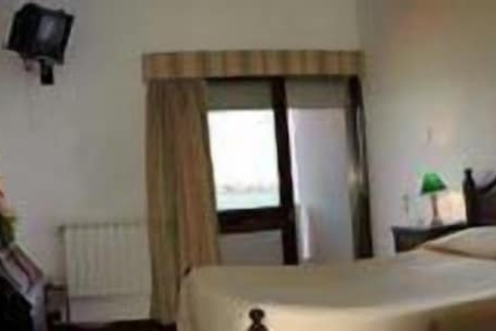 Room 14 of 34