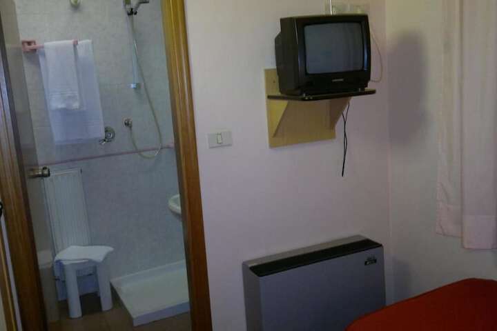 Room 20 of 34