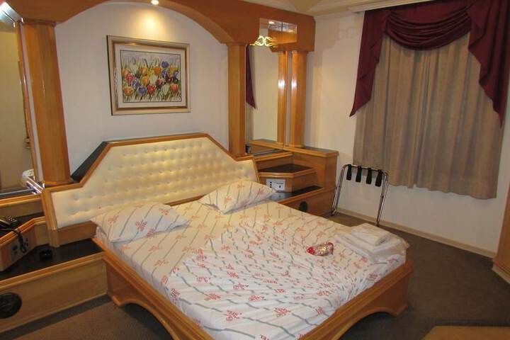 Room 9 of 46