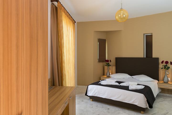 Room 7 of 34