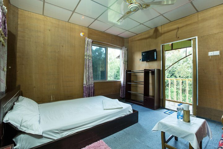 Room 11 of 38