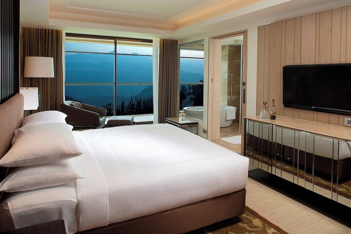 Room 15 of 94