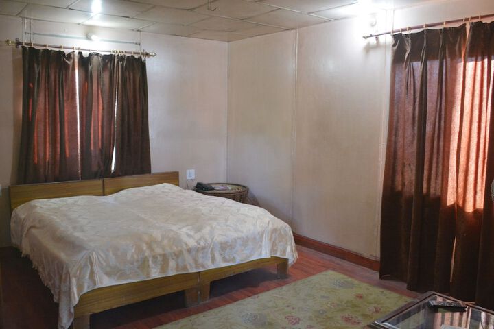 Room 4 of 14