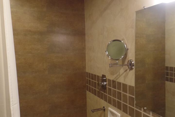 Room 16 of 44