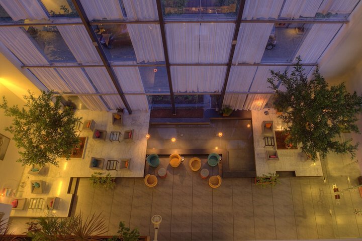 Entrance & Lobby