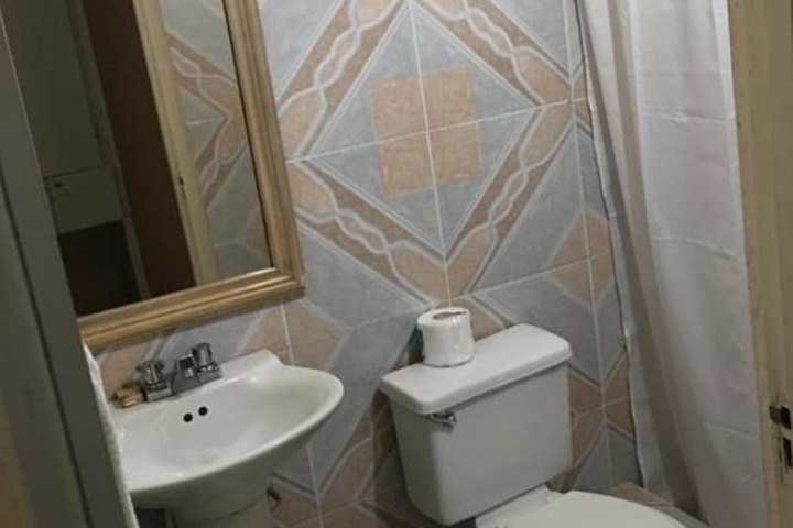 Room 10 of 28
