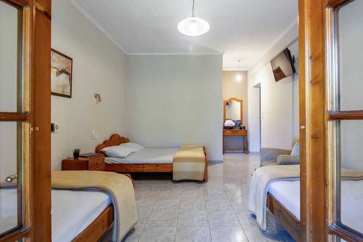 Room 8 of 33