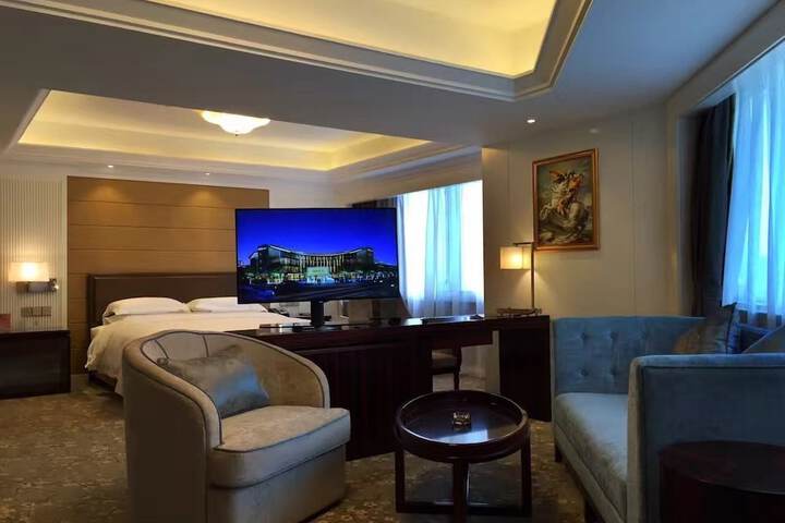 Room 15 of 23