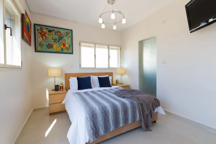 Room 4 of 19