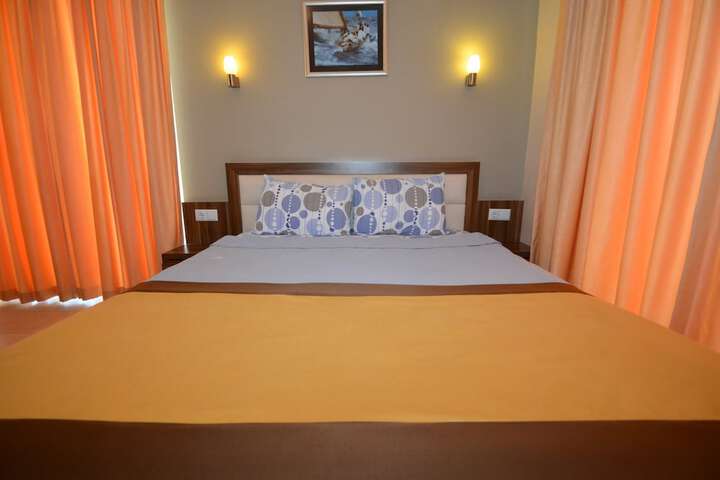 Room 23 of 106