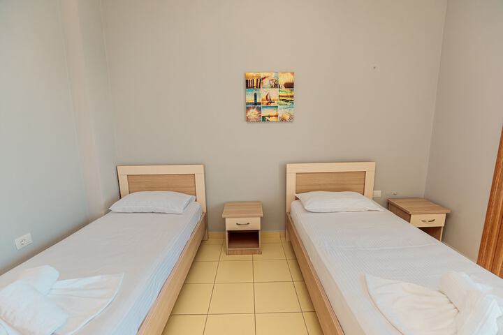 Room 9 of 40