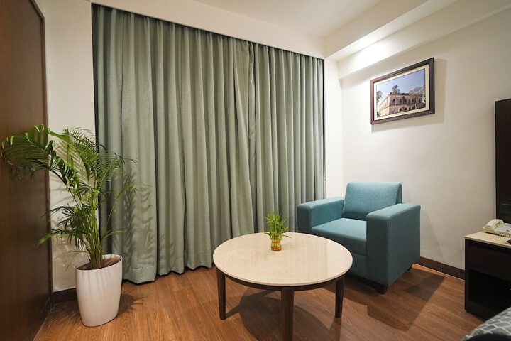 Room 33 of 85
