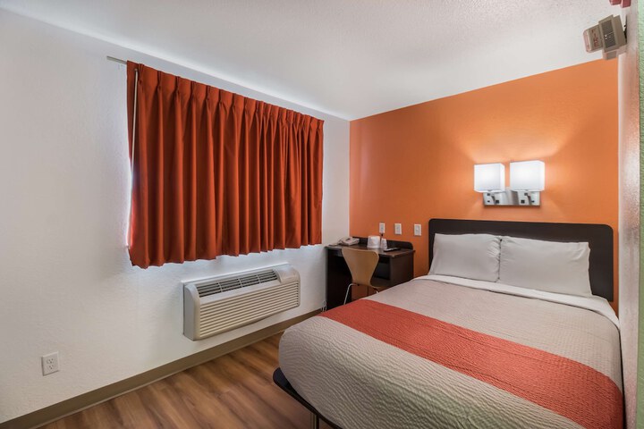 Standard Double Bed Accessible (2 of 5)