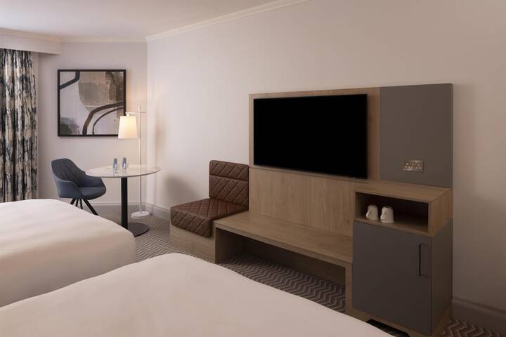 Room 27 of 87