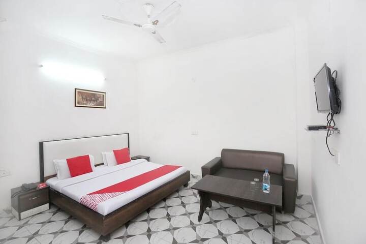 Room 3 of 8
