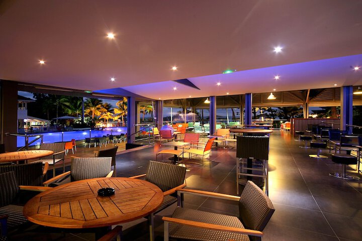 Lounge 40 of 50