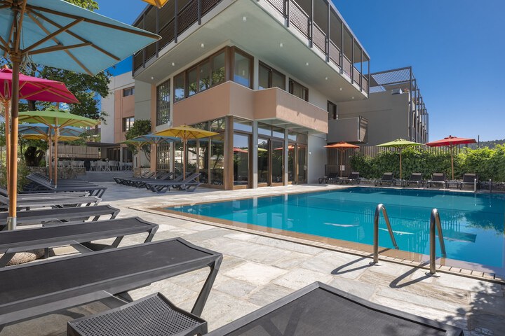 Pools & Facilities