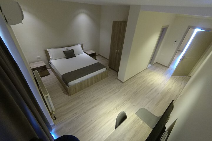 Room 11 of 40